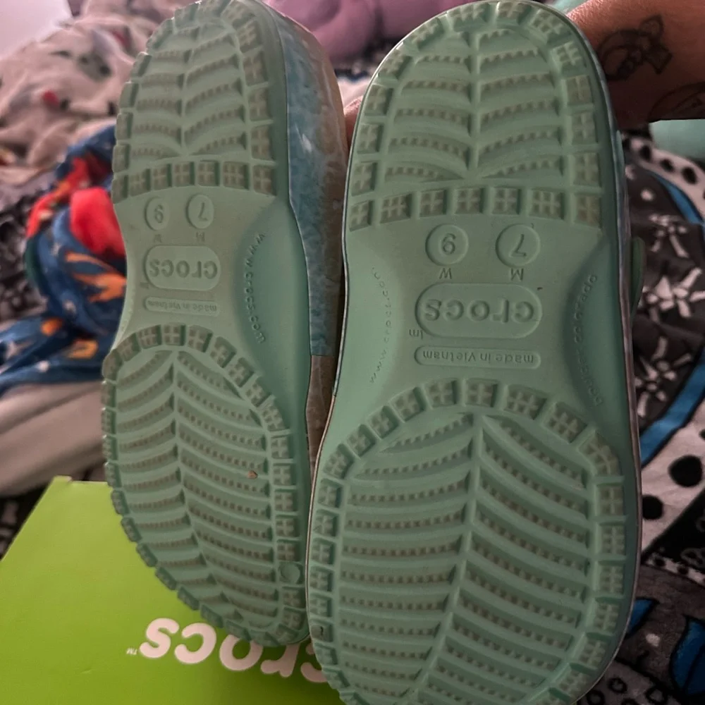 Crocs Margaritaville Tan and Green Clogs - Picture 4 of 4